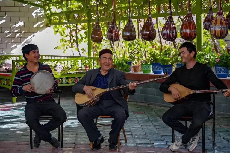 Xinjiang musical instruments 04